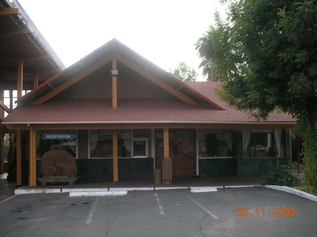 Parkside Inn Фресно Екстериор снимка